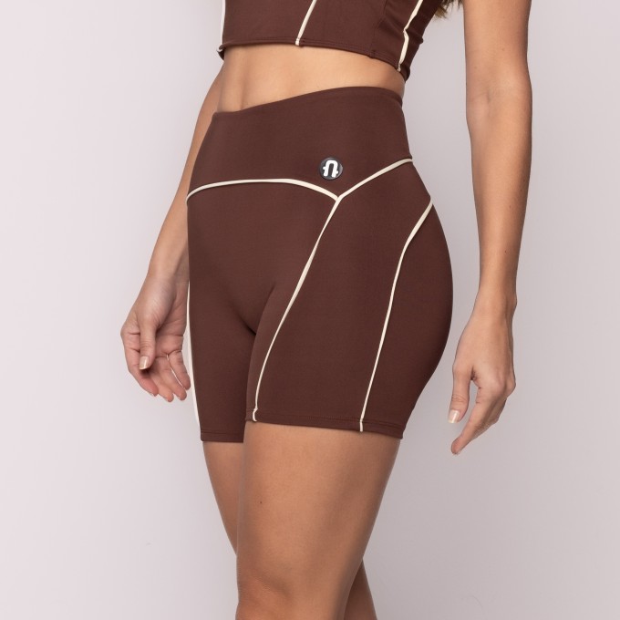 Short Pulsar Com Vivo Contrastante Expresso