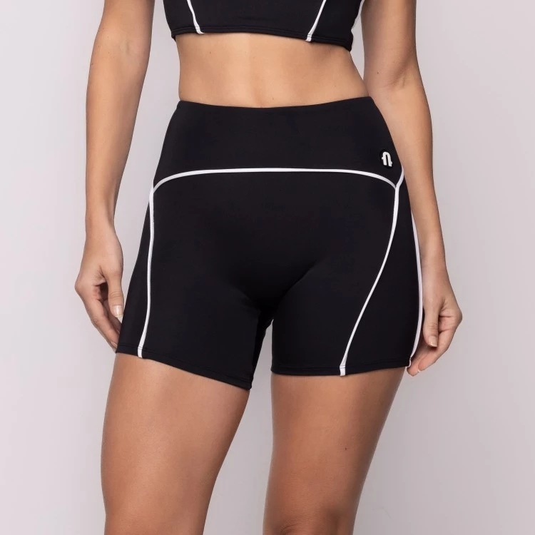 Short Pulsar Com Vivo Contrastante Preto